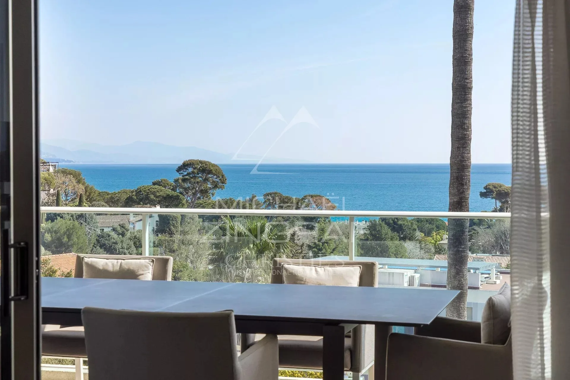 Exceptionnel 4 pièces en dernier étage – Vue mer panoramique 360° - 18