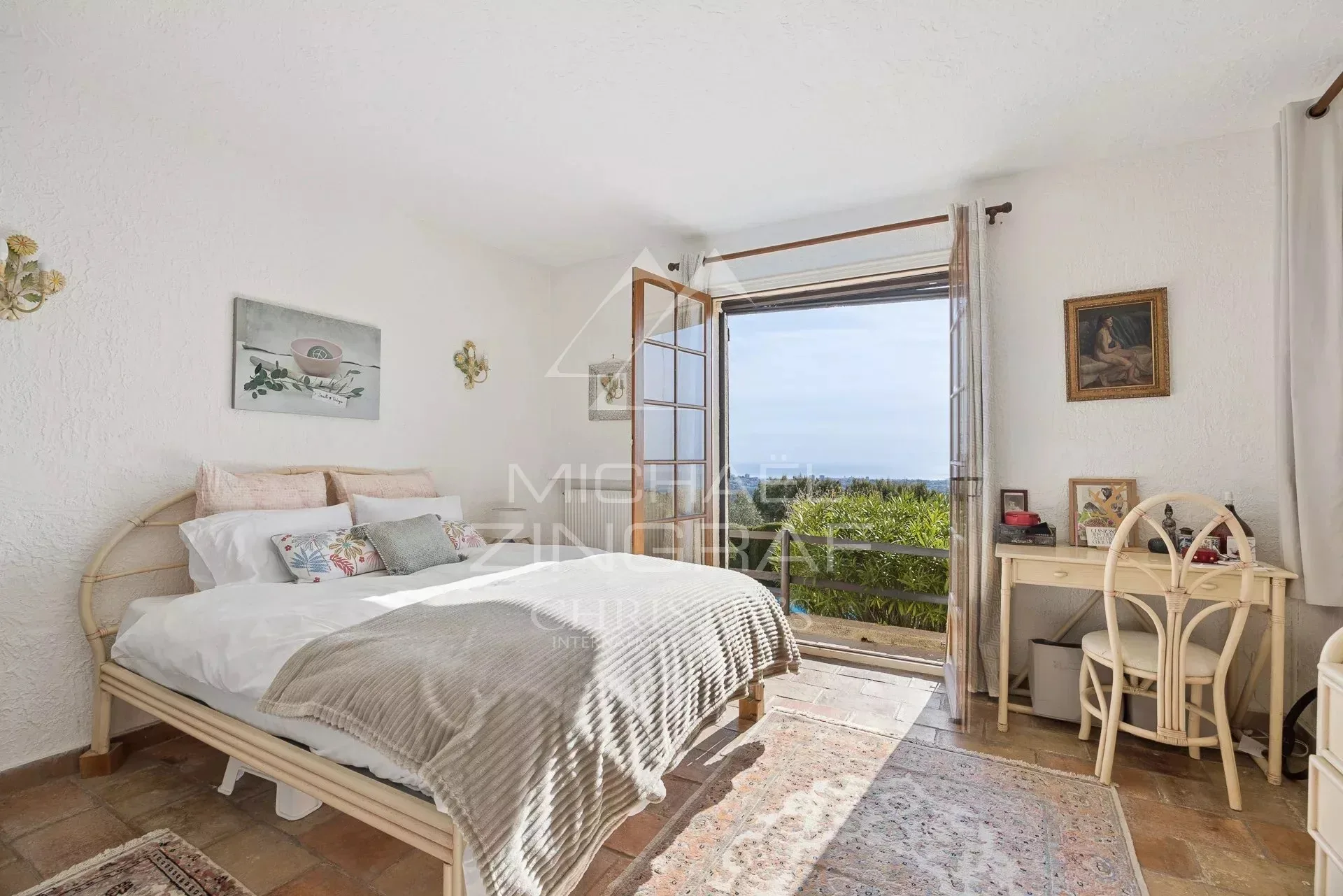 EXCLUSIVITE - PROCHE CANNES ET ANTIBES - VUE PANORAMIQUE MER - 6