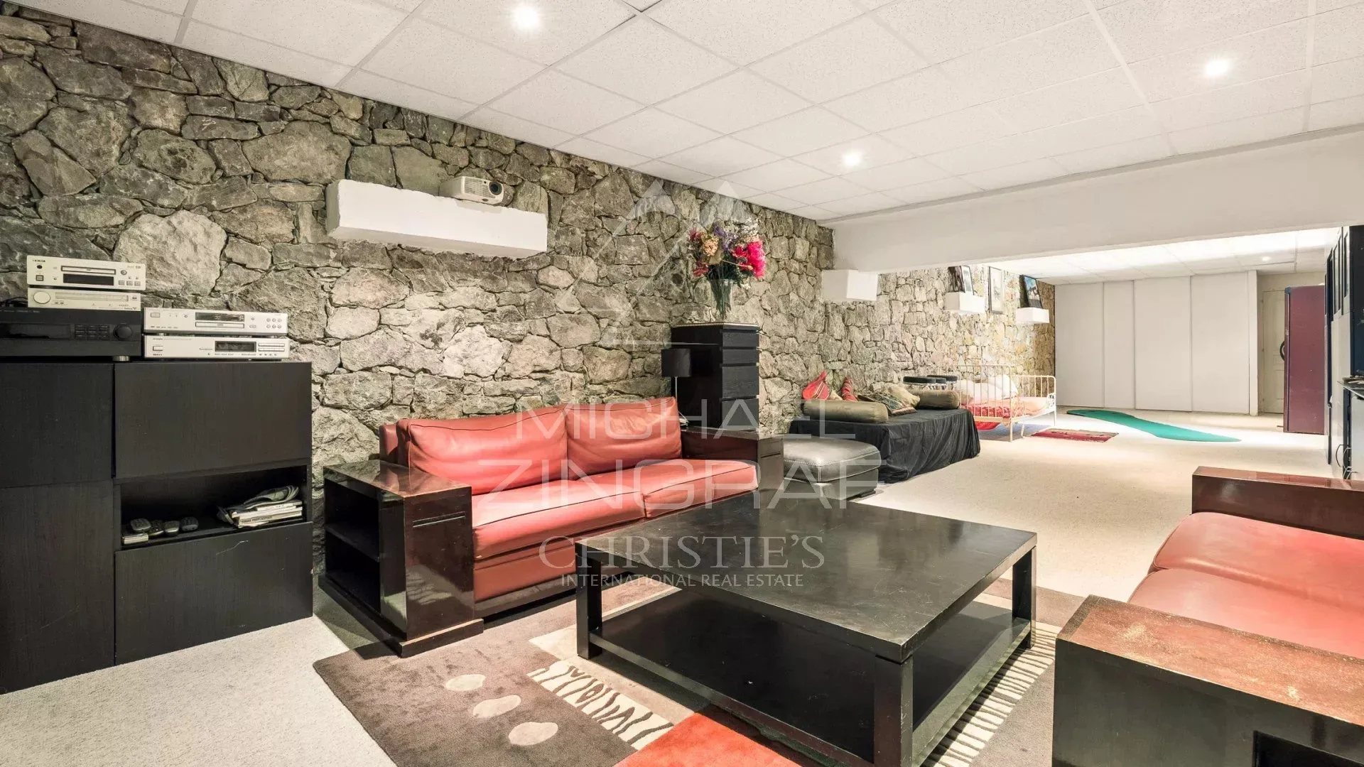 Le Rouret - villa aux volumes hors normes - 10