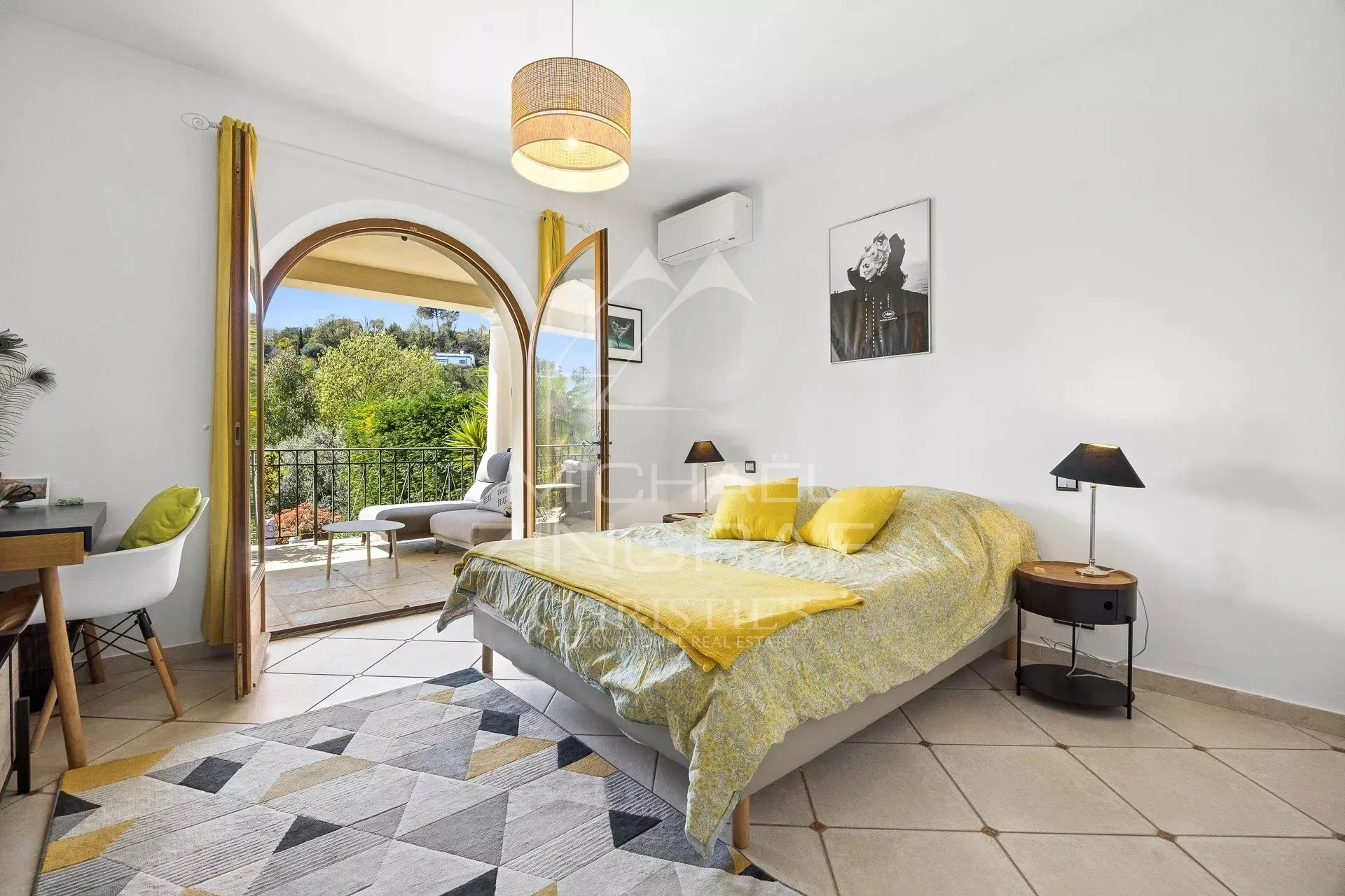 Le Rouret - villa aux volumes hors normes - 9