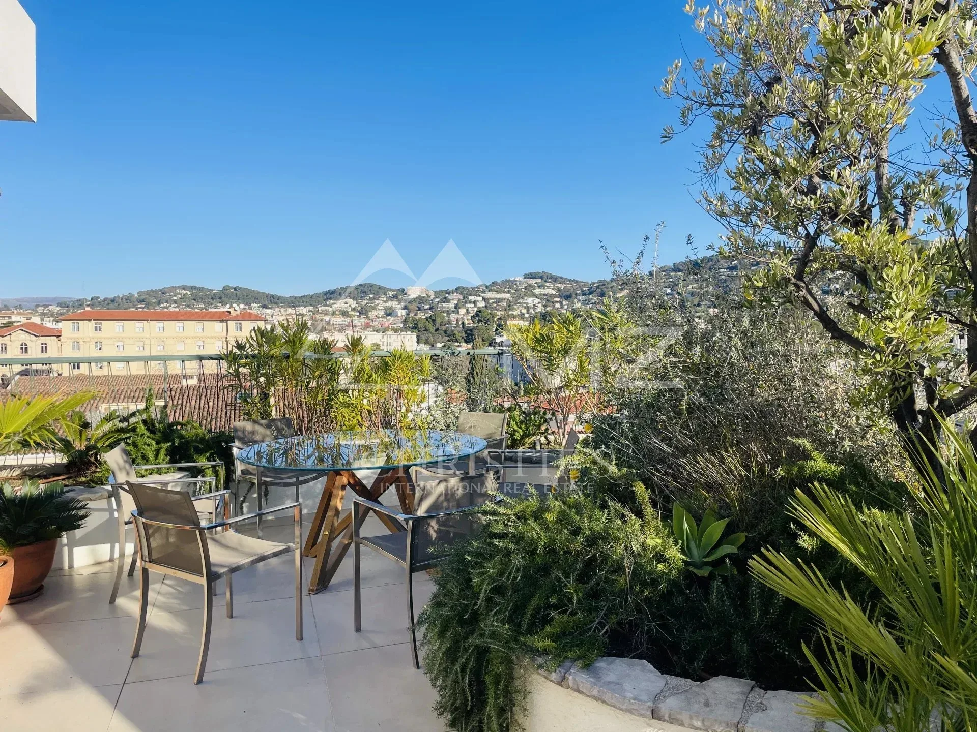 A 15 minutes à pied du centre ville, découvrez cette villa toit d'exception - 17