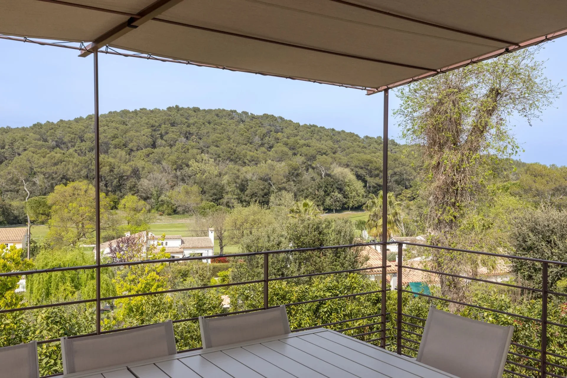 Magnifique rénovation dans un domaine fermé - 10