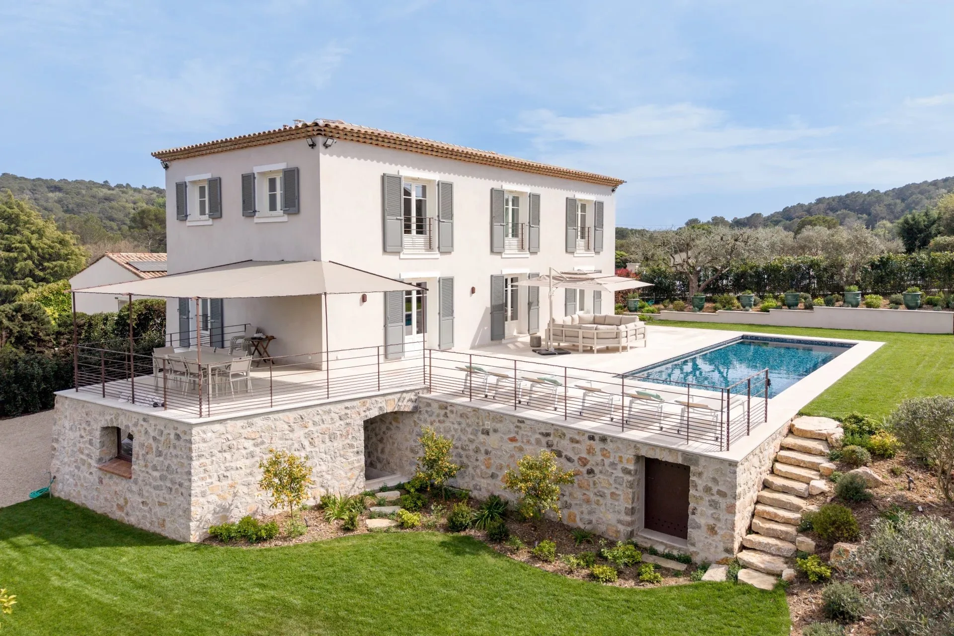 Magnifique rénovation dans un domaine fermé