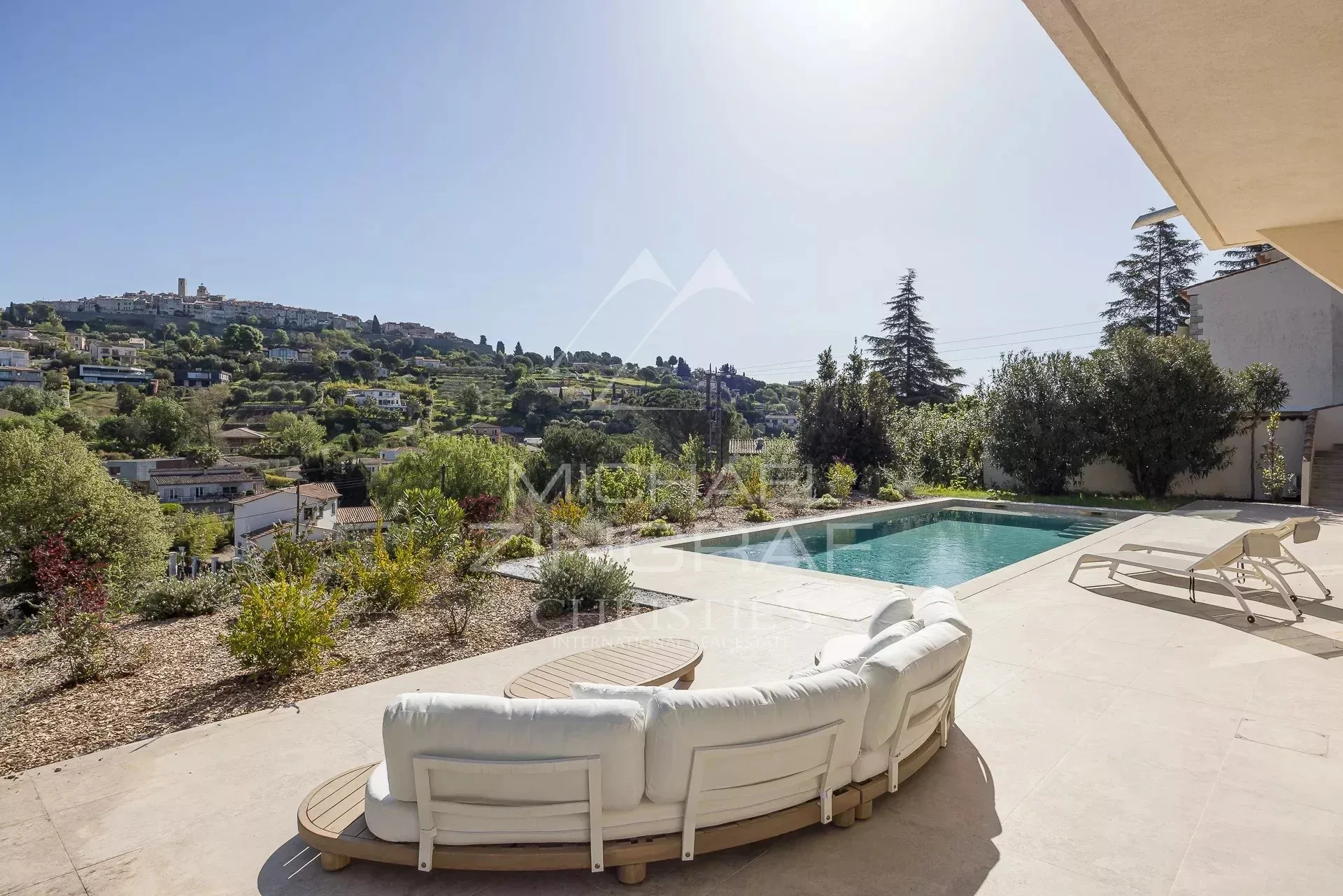 Villa entièrement rénovée avec vue panoramique sur Saint-Paul de Vence - 3