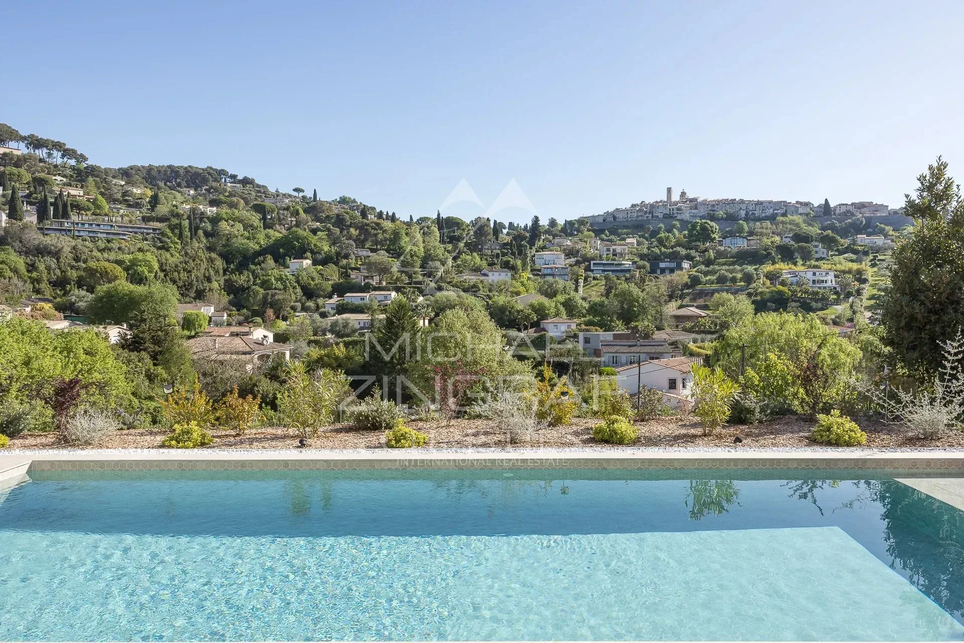 Villa entièrement rénovée avec vue panoramique sur Saint-Paul de Vence - 4