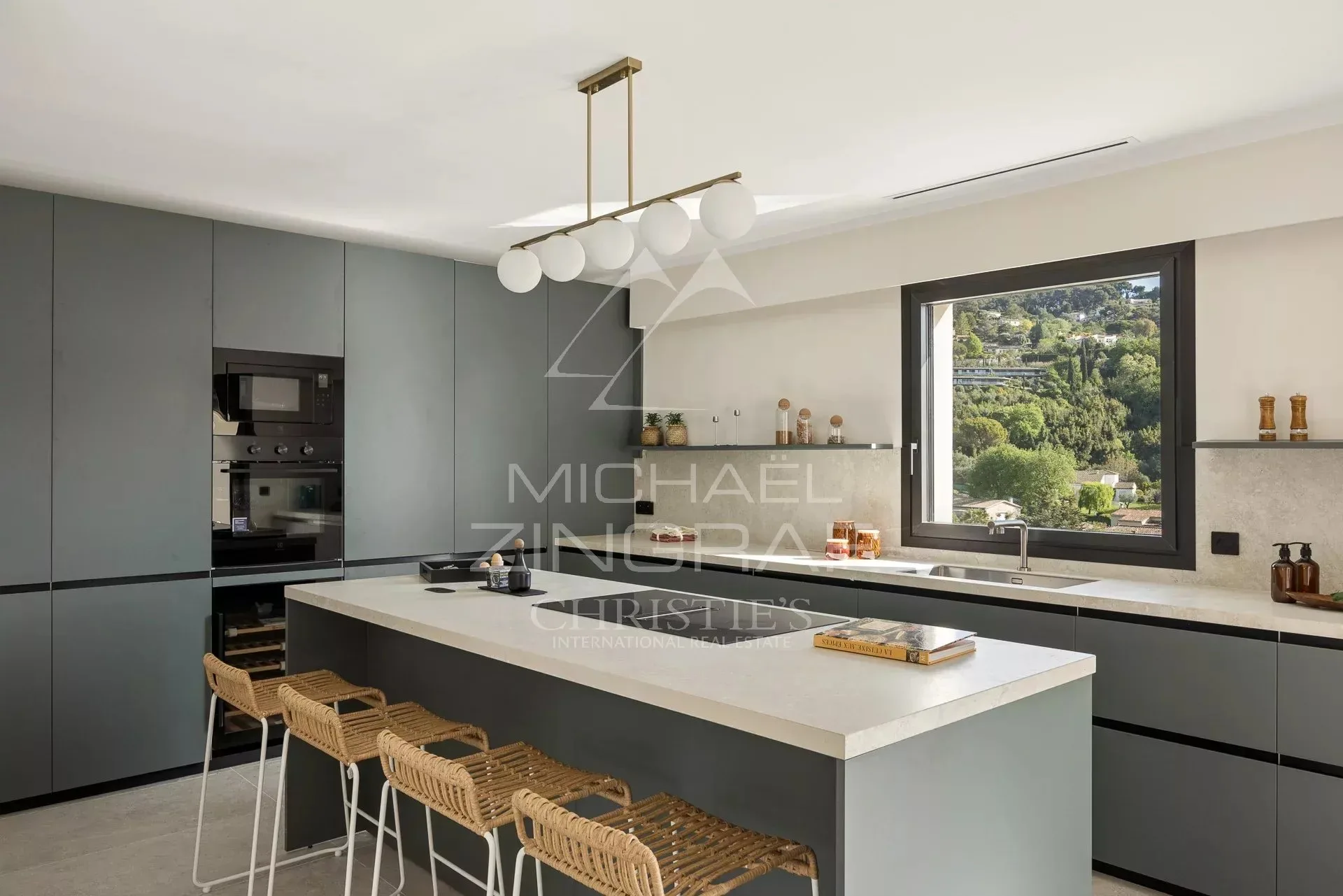Villa entièrement rénovée avec vue panoramique sur Saint-Paul de Vence - 10