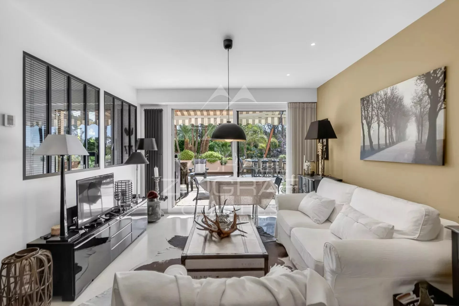 Cannes – Pied-à-terre d'exception face à la mer, résidence de standing avec accès direct et piscine - 6