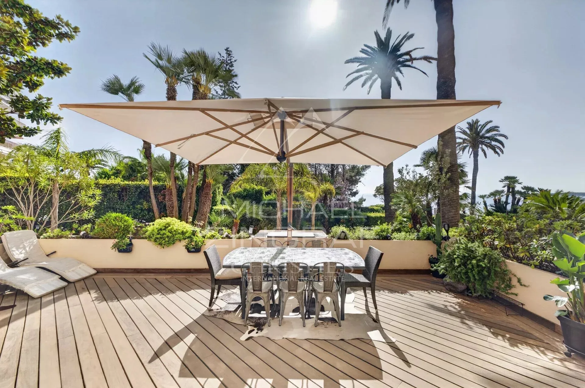 Cannes – Pied-à-terre d'exception face à la mer, résidence de standing avec accès direct et piscine - 5
