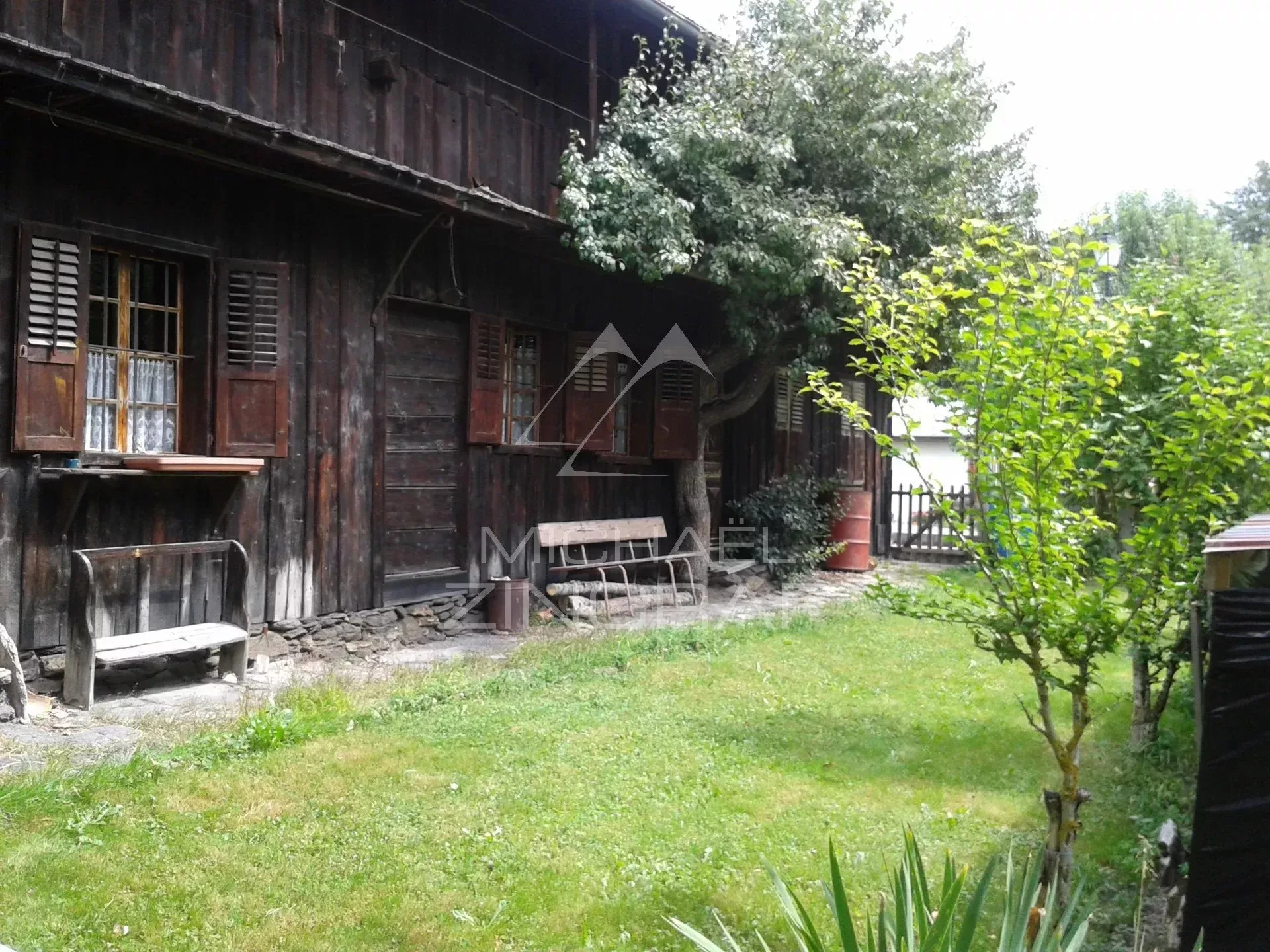 Petite ferme ancienne à rénover au coeur du village de Praz-Sur-Arly