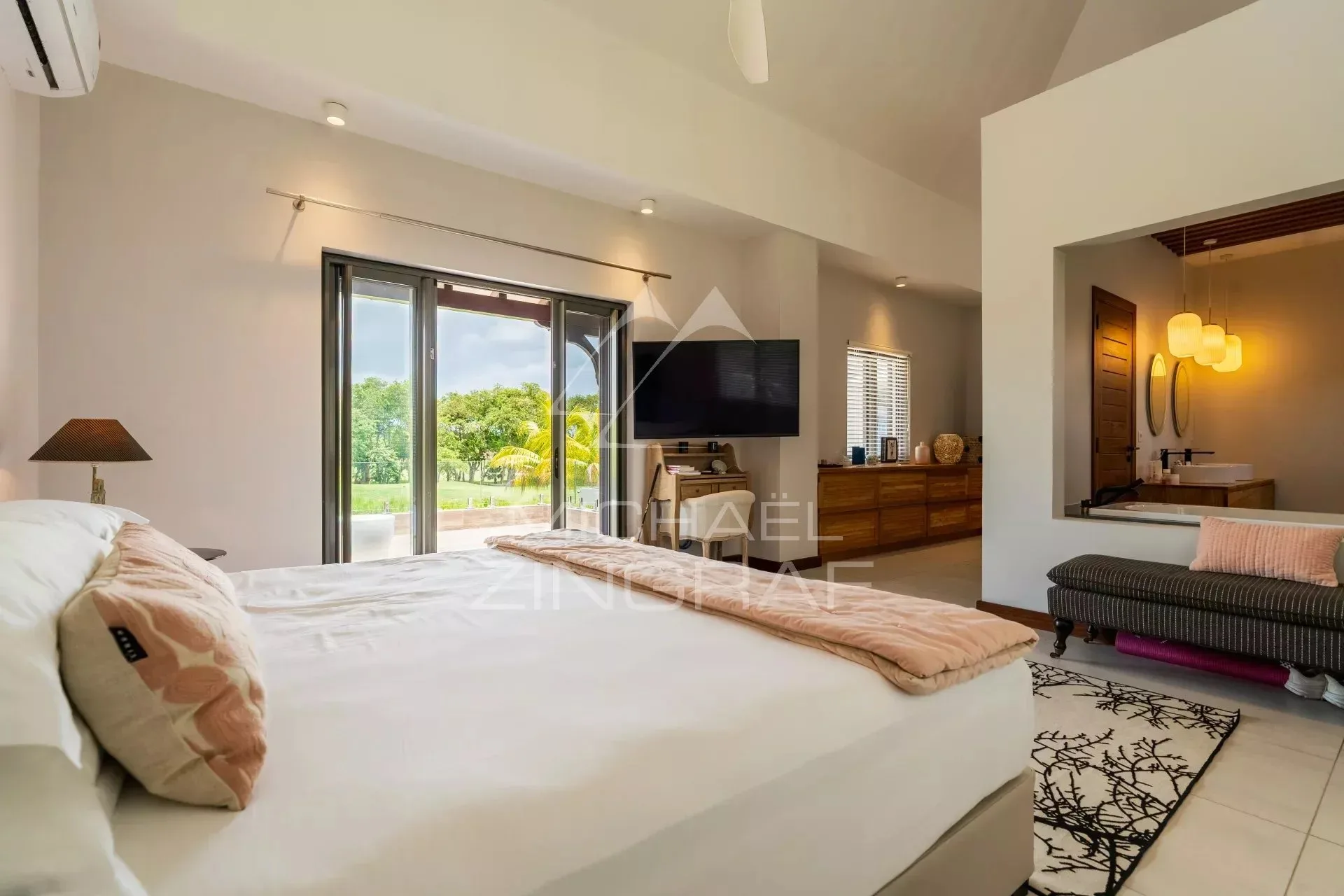 Élégante villa contemporaine face au golf - Bel Ombre - 23