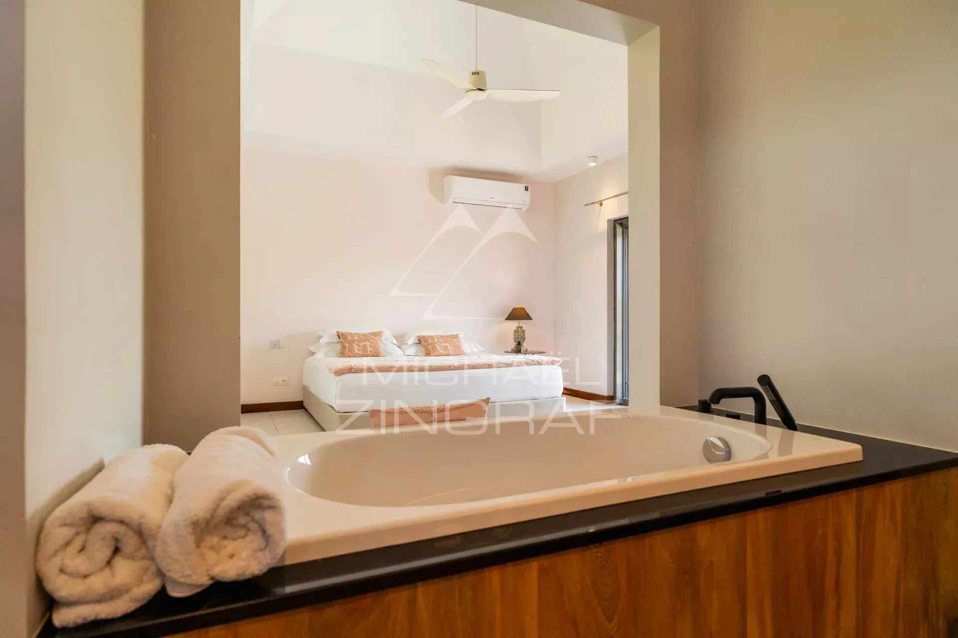 Élégante villa contemporaine face au golf - Bel Ombre - 27