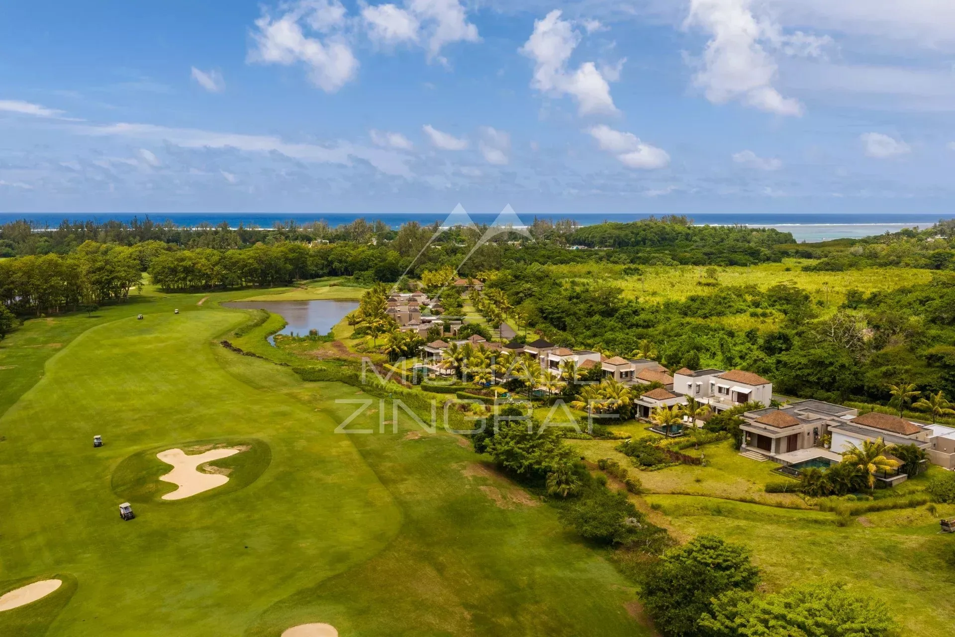 Élégante villa contemporaine face au golf - Bel Ombre - 33