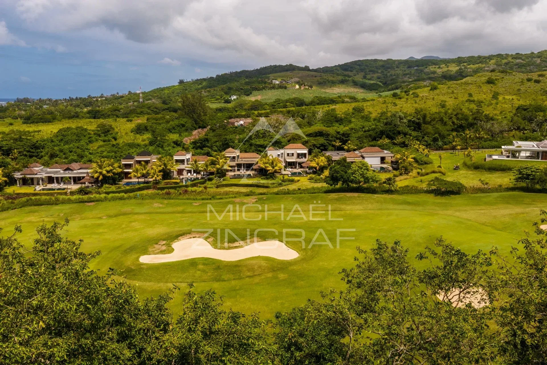 Élégante villa contemporaine face au golf - Bel Ombre - 4