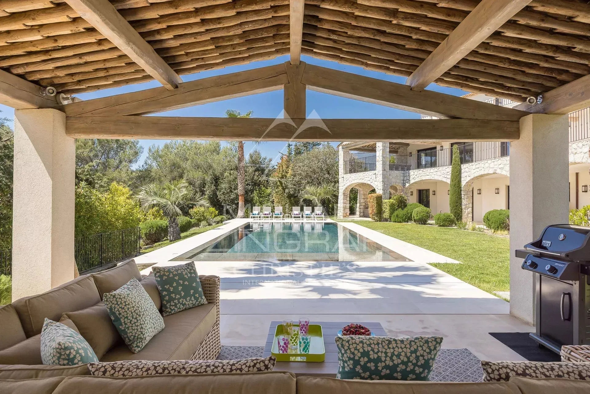 Proche Saint-Paul de Vence - Luxueuse villa au sein d'un domaine fermé - 4
