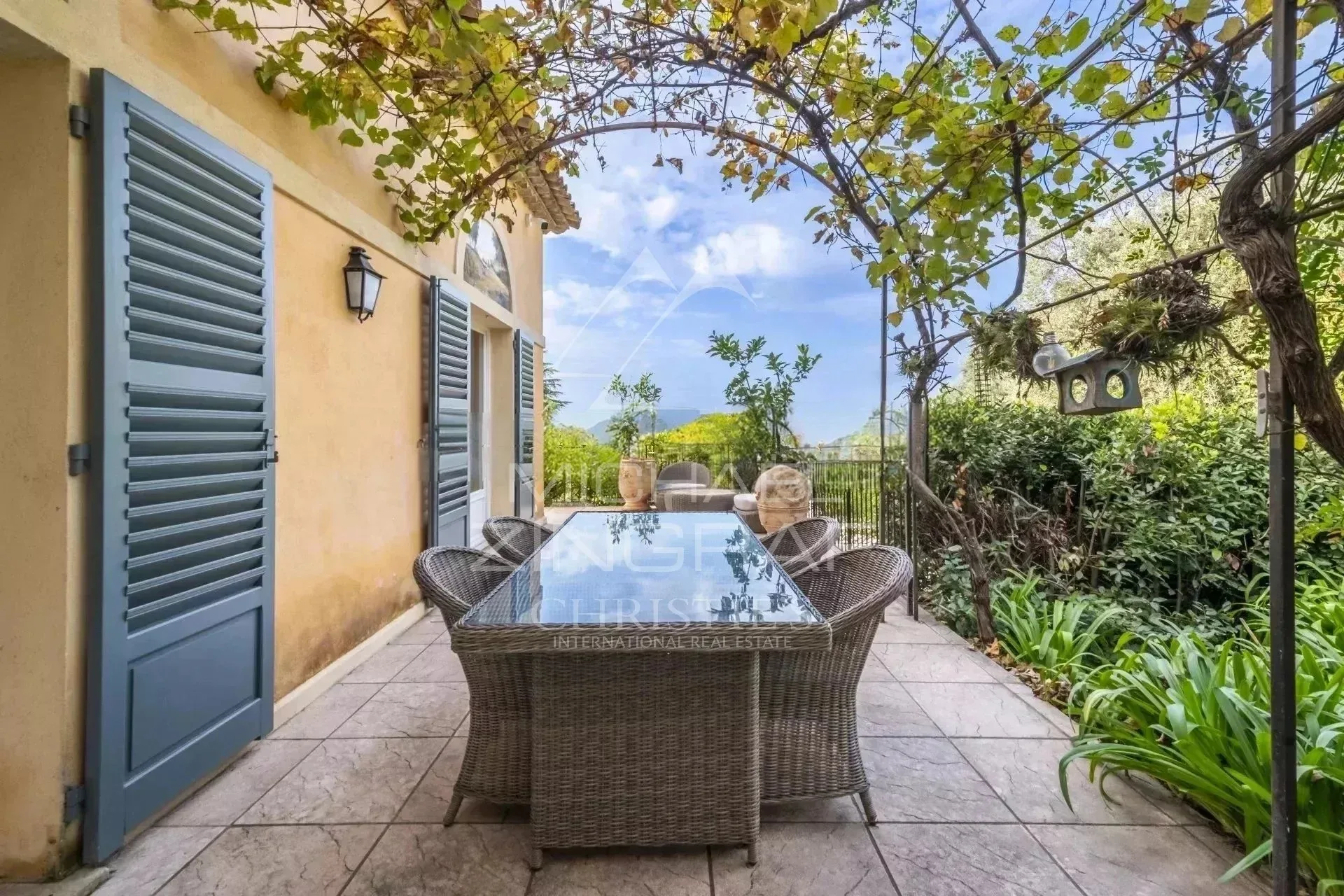 Élégante villa avec vue panoramique et calme absolu proche de Saint-Paul-de-Vence - 10