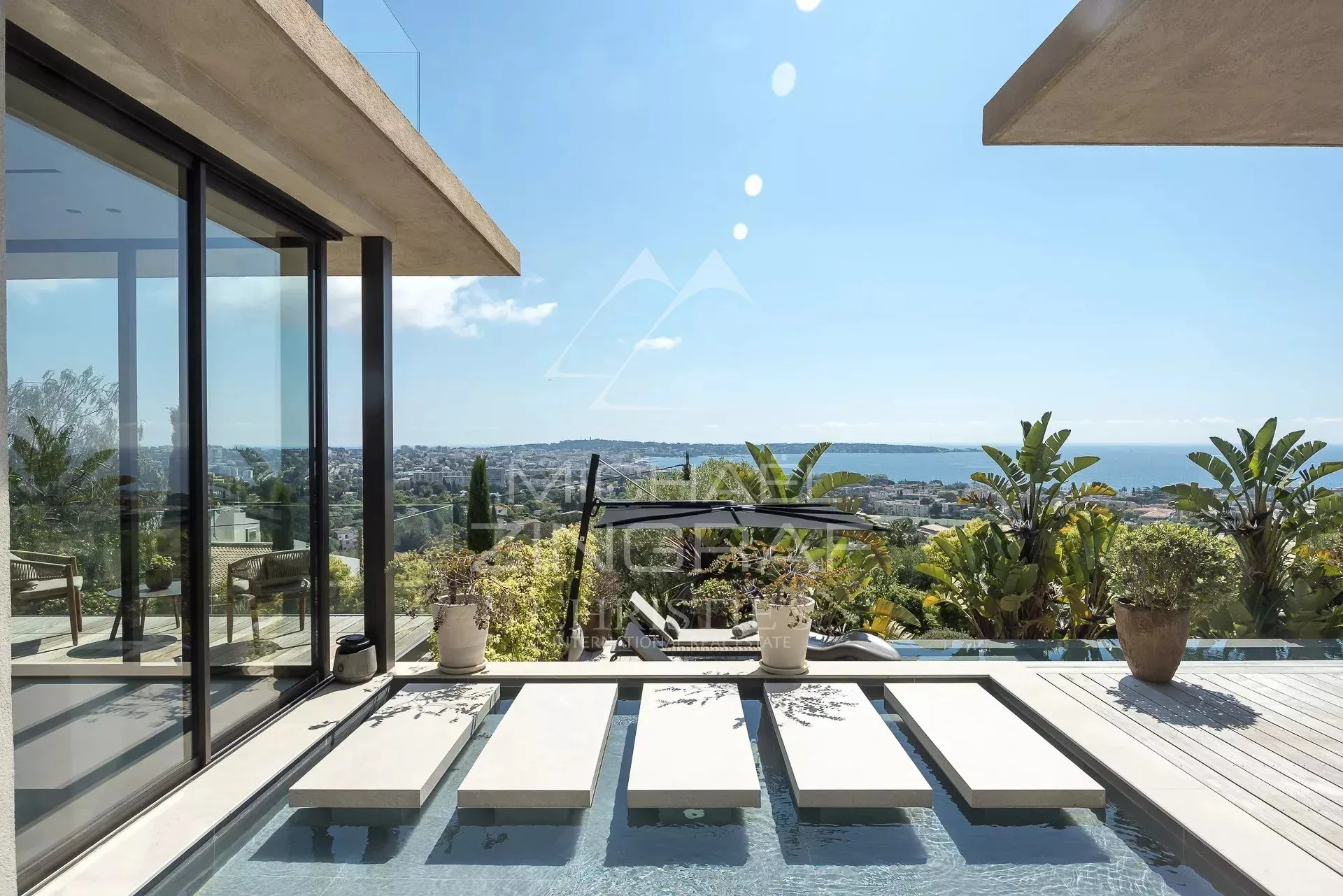 Aux portes de Cannes - Villa d’architecte neuve avec vue mer panoramique - 10