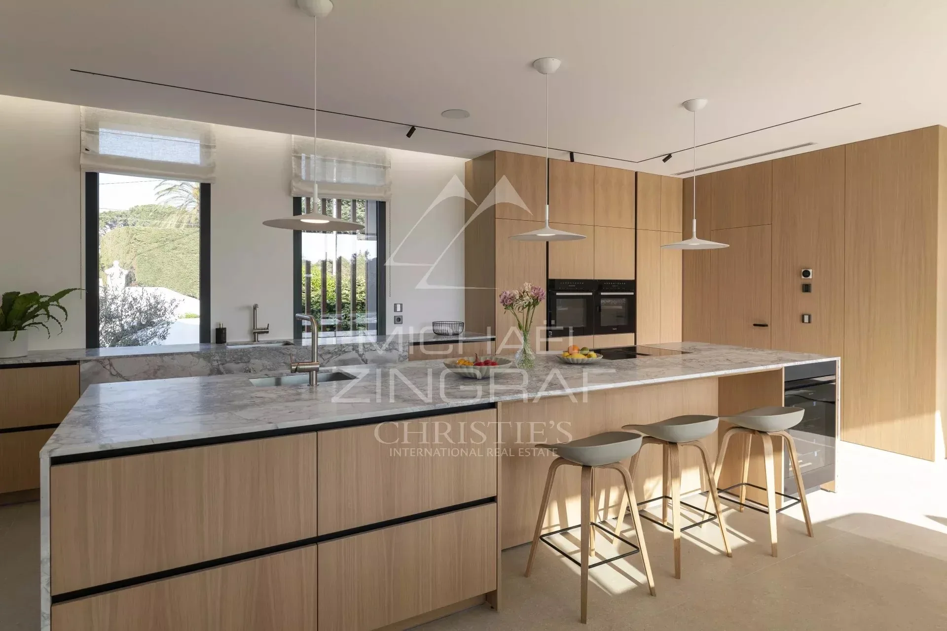 Villa contemporaine d’exception - versant ouest du Cap d’Antibes, à deux pas de l’Hôtel du Cap-Eden-Roc - 11