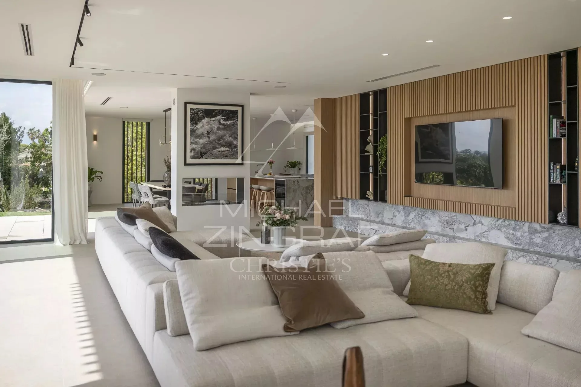 Villa contemporaine d’exception - versant ouest du Cap d’Antibes, à deux pas de l’Hôtel du Cap-Eden-Roc - 10