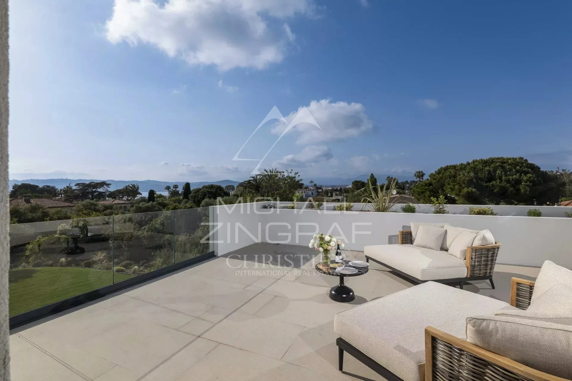 Villa contemporaine d’exception - versant ouest du Cap d’Antibes, à deux pas de l’Hôtel du Cap-Eden-Roc - 12
