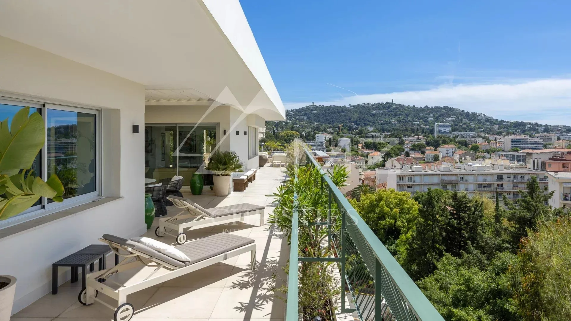 A 15 minutes à pied du centre ville, découvrez cette villa toit d'exception - 3