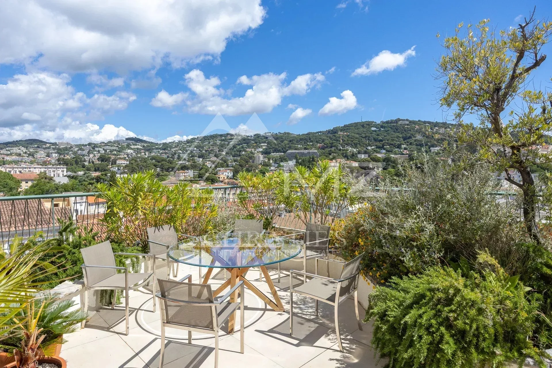 A 15 minutes à pied du centre ville, découvrez cette villa toit d'exception - 14