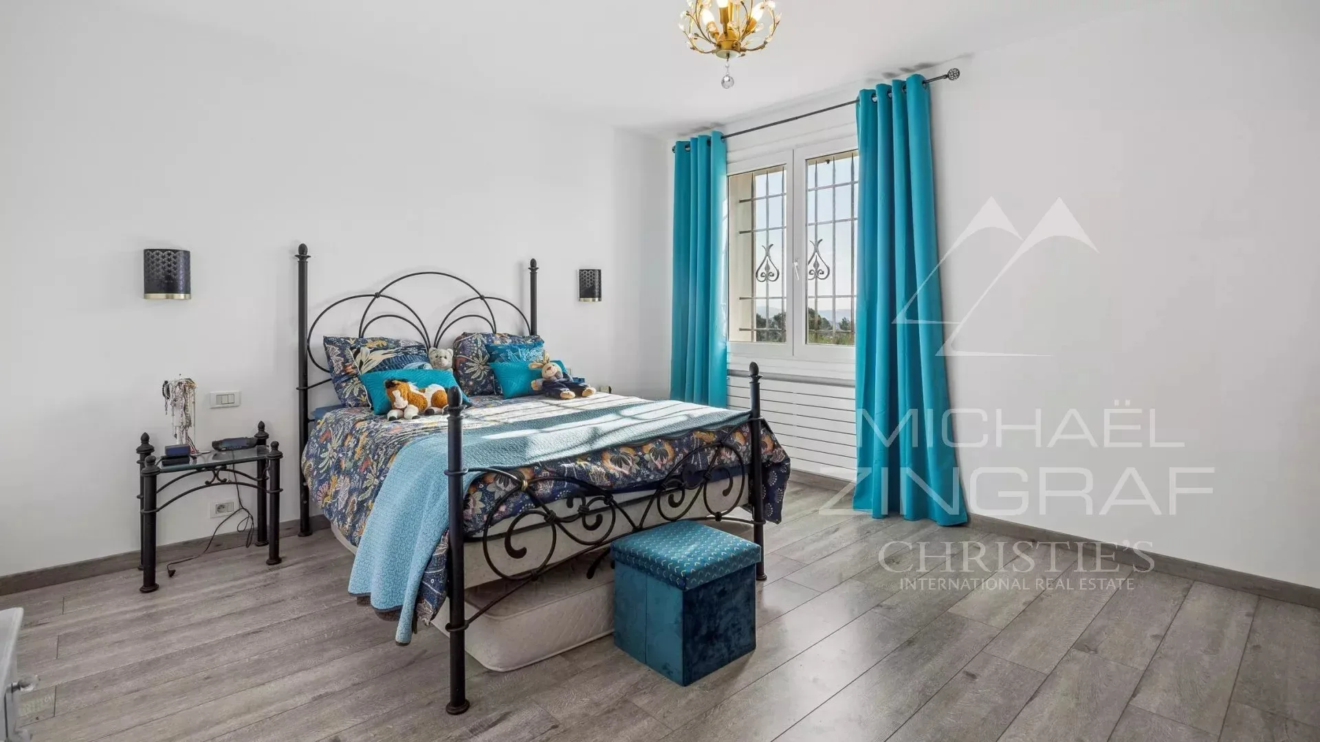Elegante villa avec vue dégagée sur les collines - 11