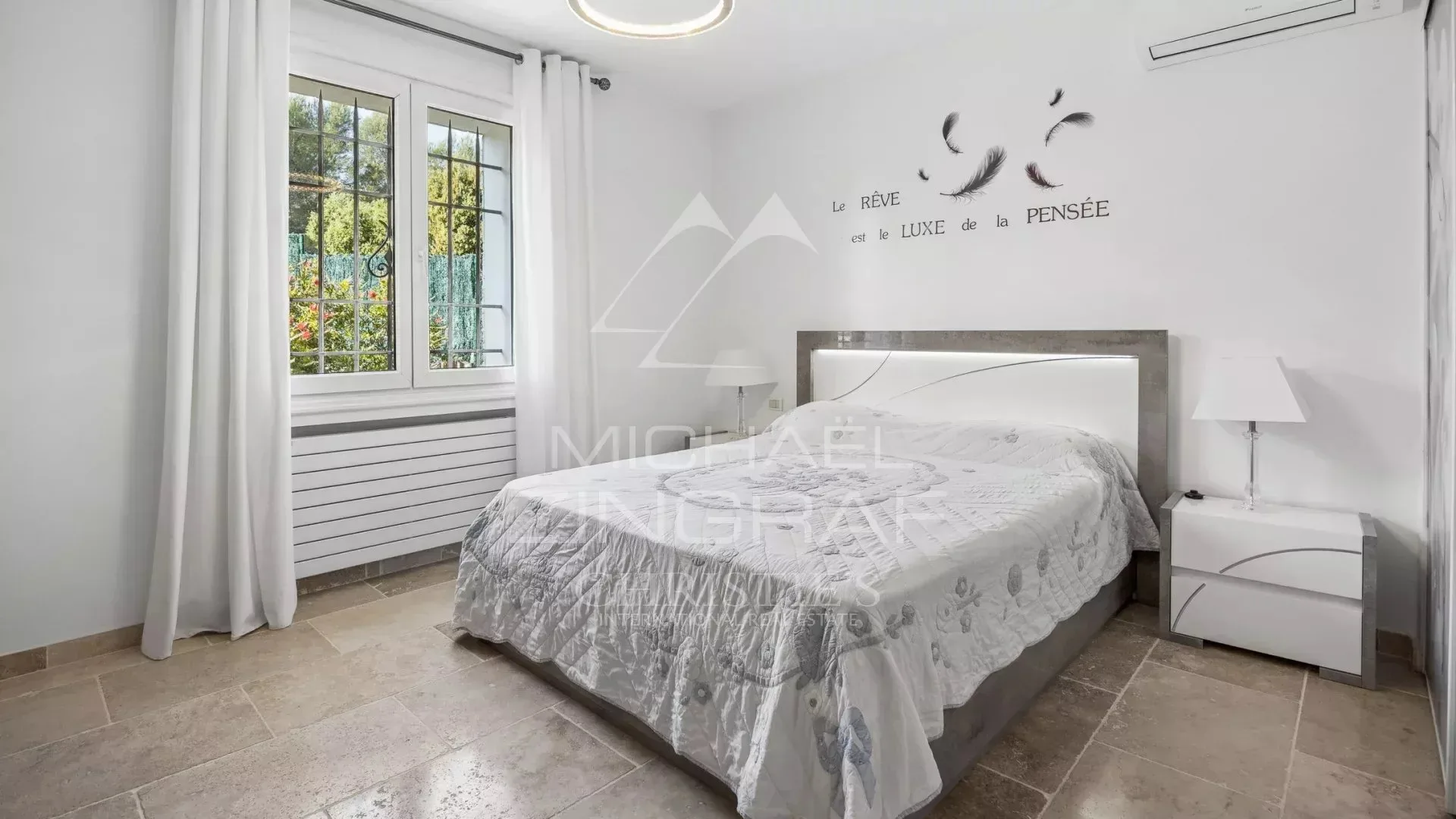 Elegante villa avec vue dégagée sur les collines - 12