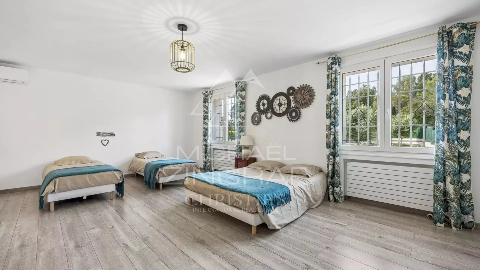 Elegante villa avec vue dégagée sur les collines - 13