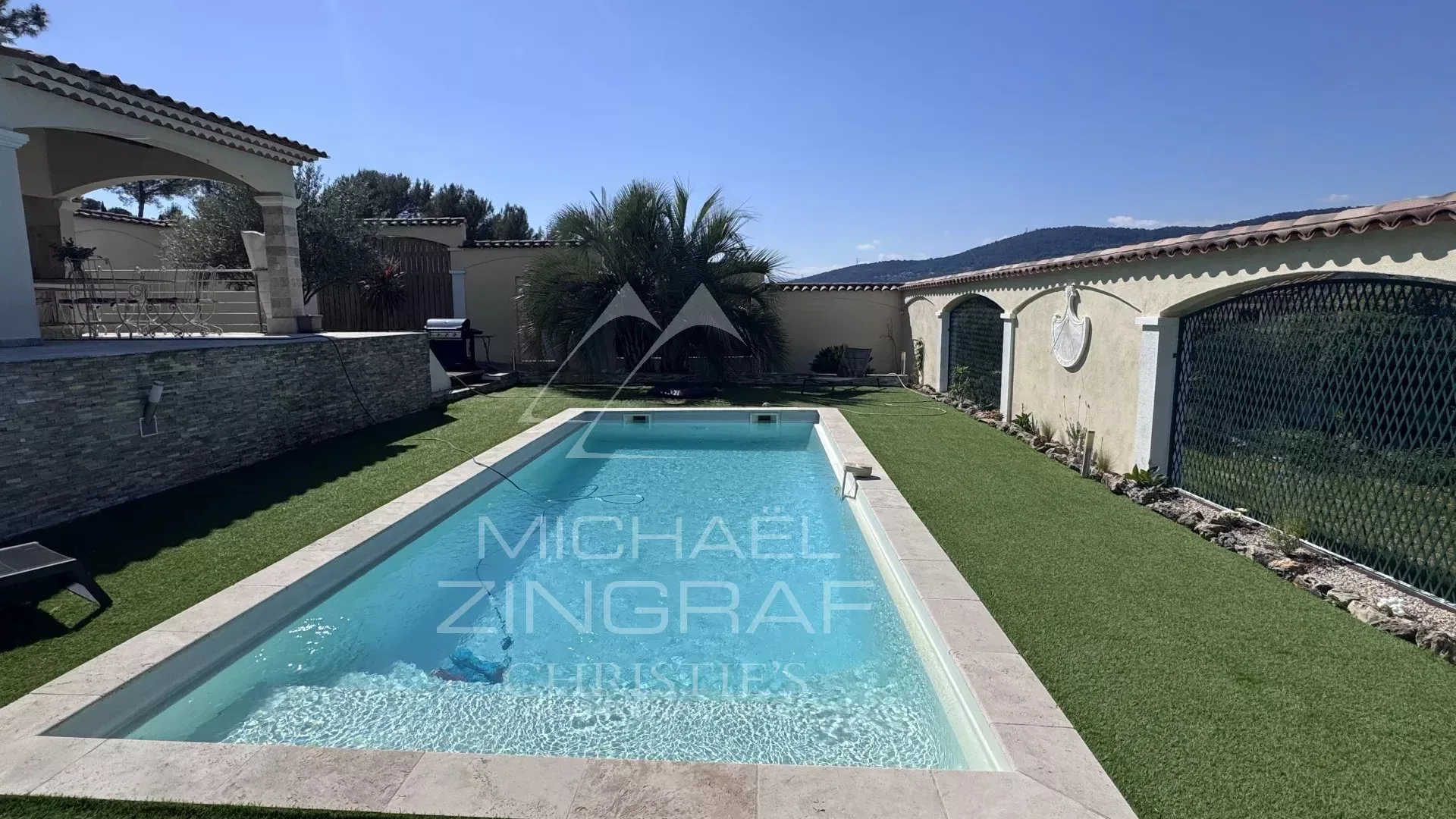 Elegante villa avec vue dégagée sur les collines - 14