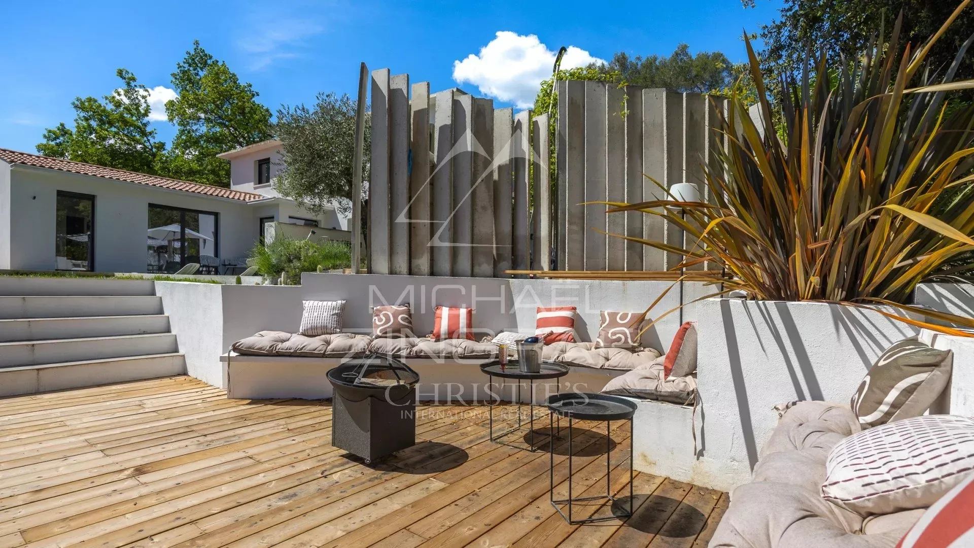 Élégante villa de style contemporain au calme absolu - 13
