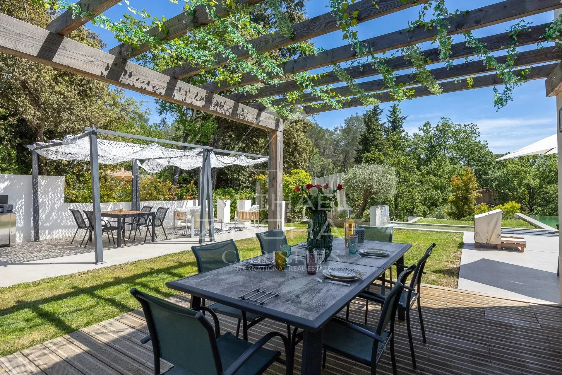 Élégante villa de style contemporain au calme absolu - 12