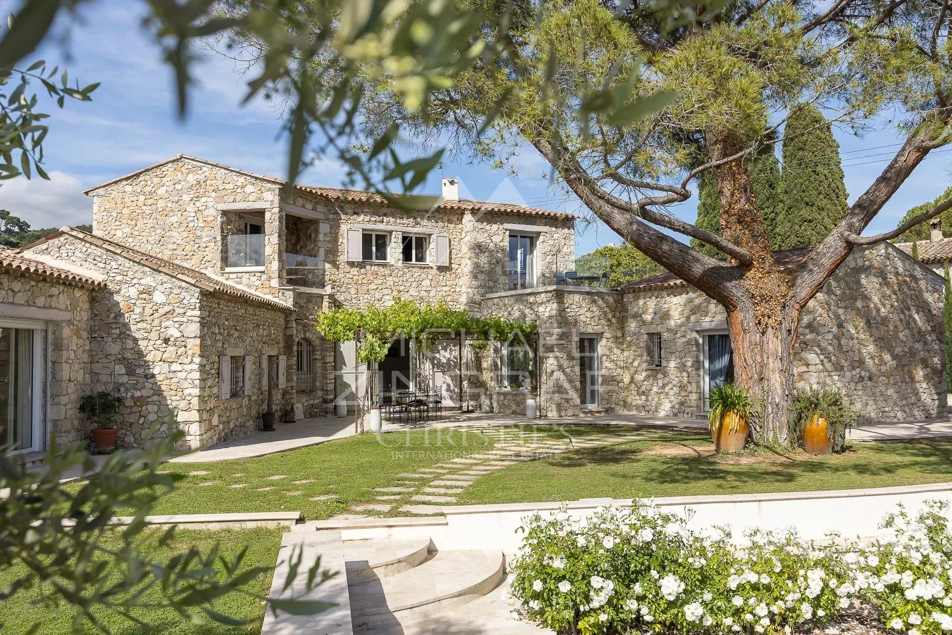 Élégante bastide rénovée à pied du village de Saint-Paul-de-Vence - 3