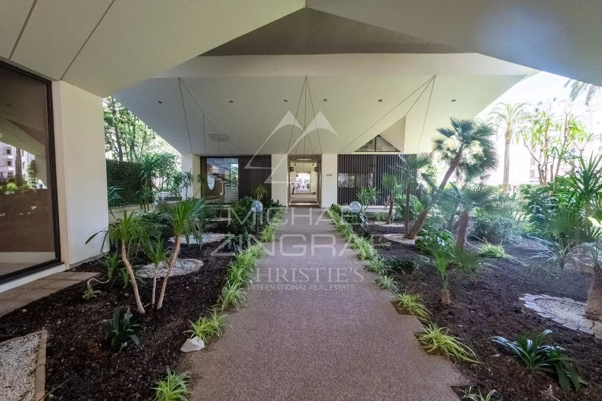 EXCLUSIVITE - CANNES Proche Carlton - Appartement d'exception avec spacieuse terrasse  vue mer - 14