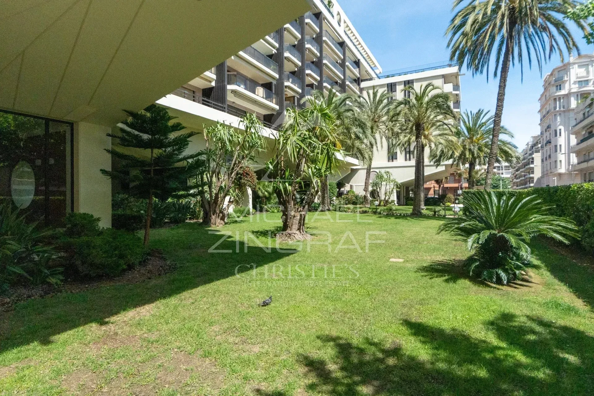 EXCLUSIVITE - CANNES Proche Carlton - Appartement d'exception avec spacieuse terrasse  vue mer - 13