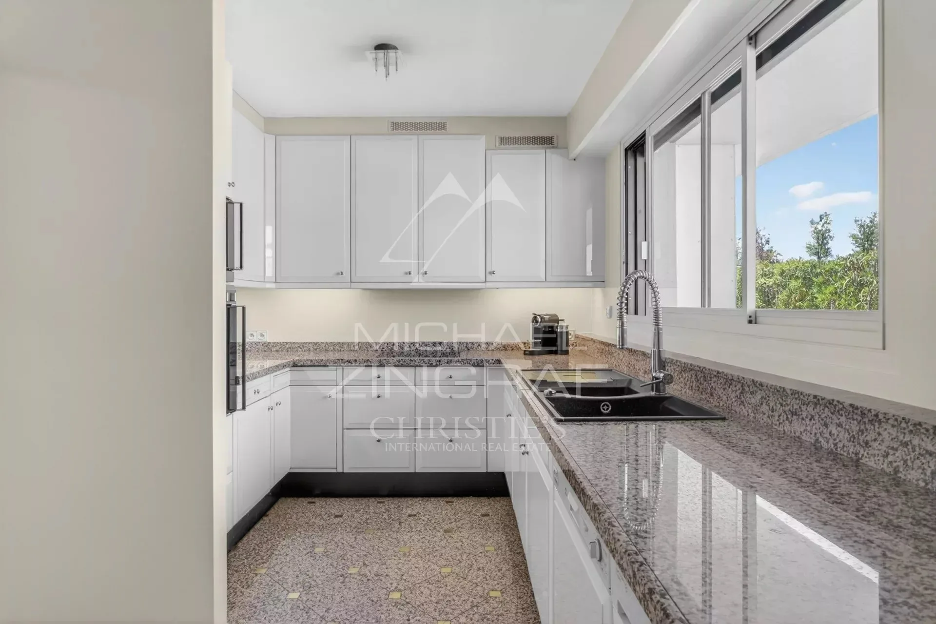 EXCLUSIVITE - CANNES Proche Carlton - Appartement d'exception avec spacieuse terrasse  vue mer - 10