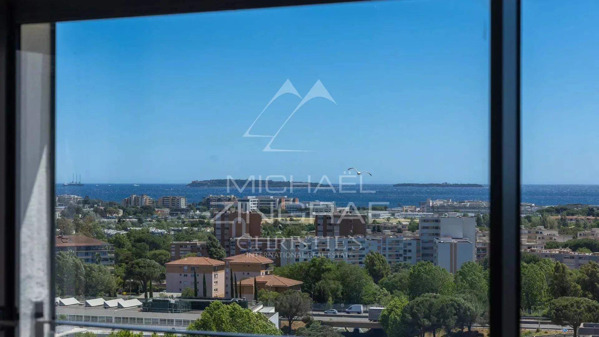 Appartement vue mer au coeur de Mandelieu - 2