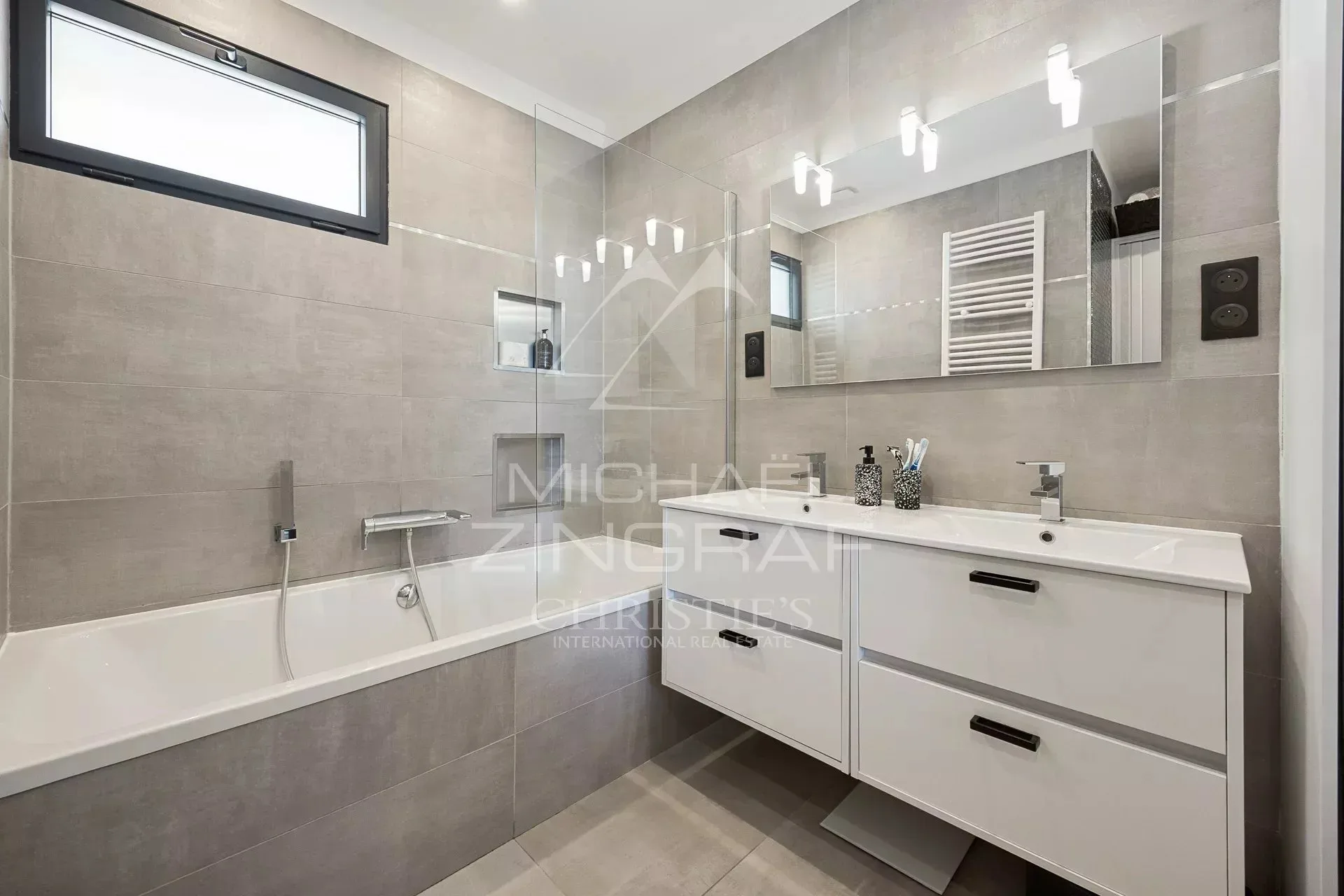 Appartement vue mer au coeur de Mandelieu - 4