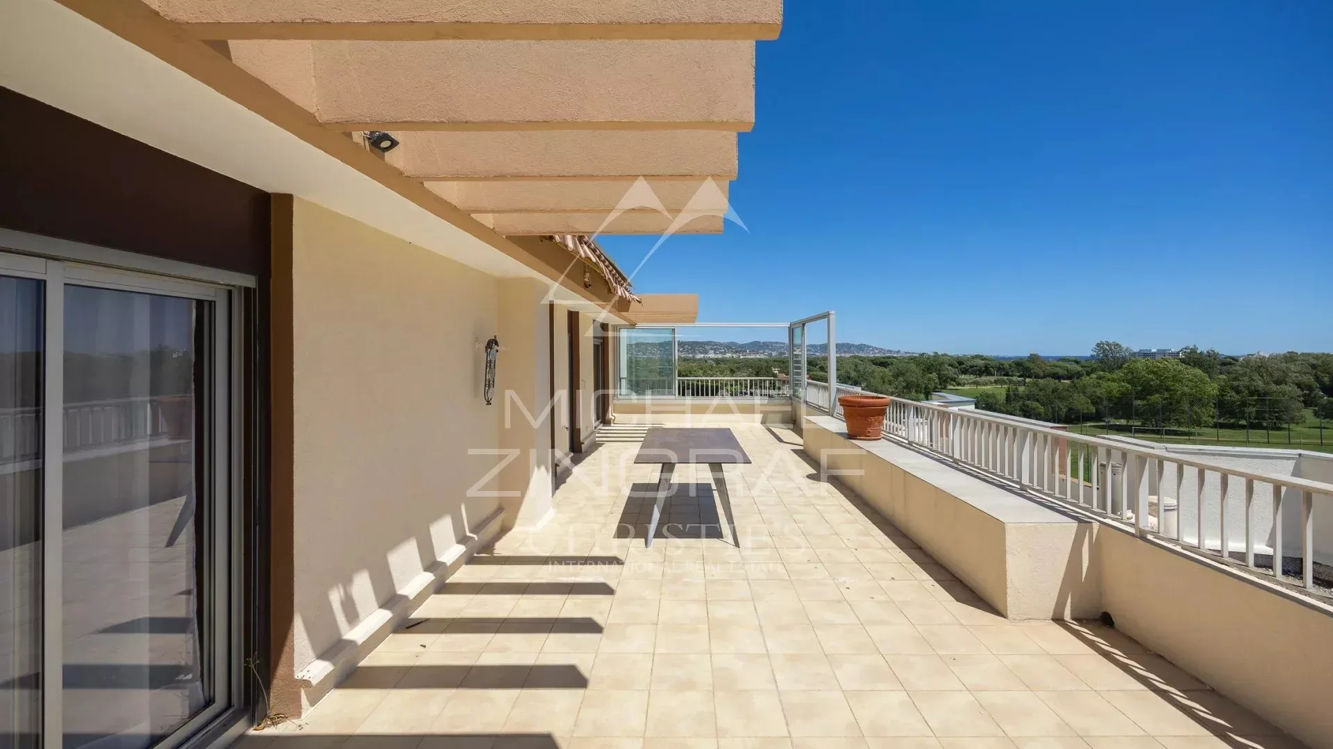 APPARTEMENT VUE MER AU COEUR DE LA VILLE - 10