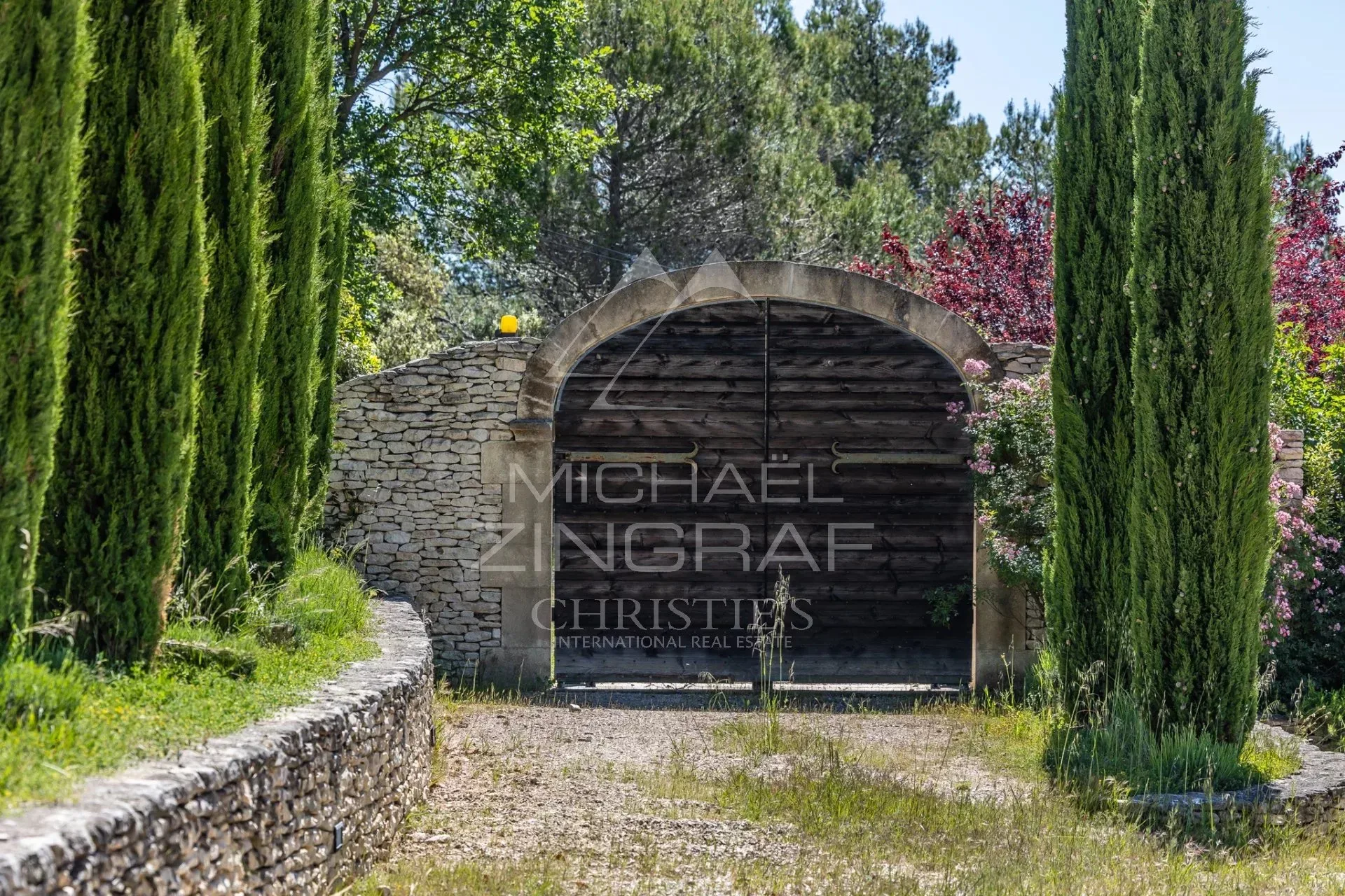 Luberon - Superbe propriété en pierre sur un terrain de 3,5 hectares avec des vues exceptionnelles - 16
