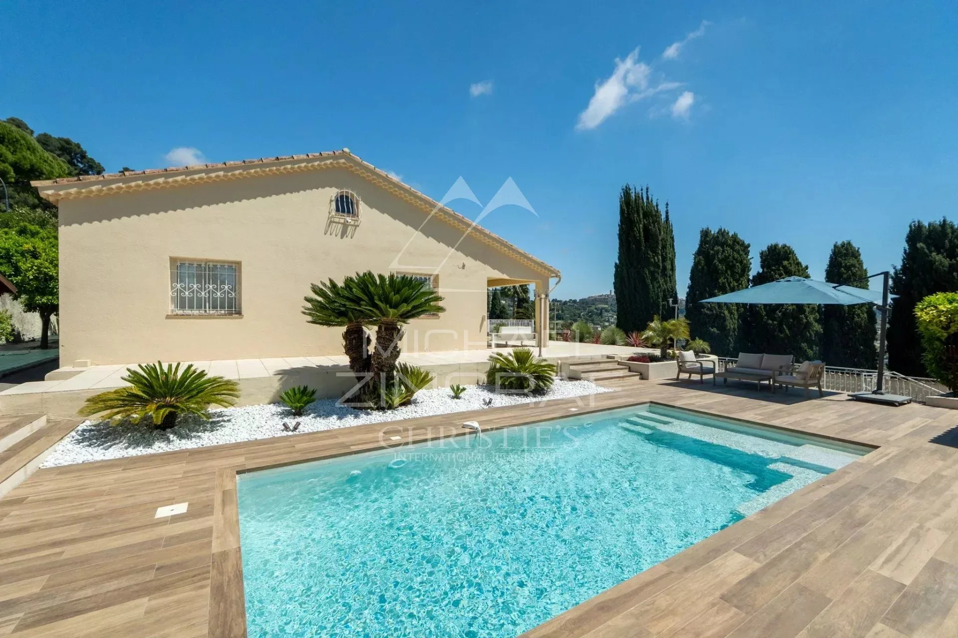 Villa de plain-pied rénovée avec vue village - 2