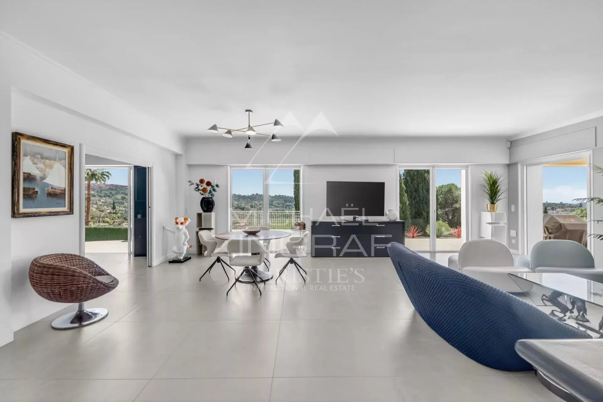 Villa de plain-pied rénovée avec vue village - 9