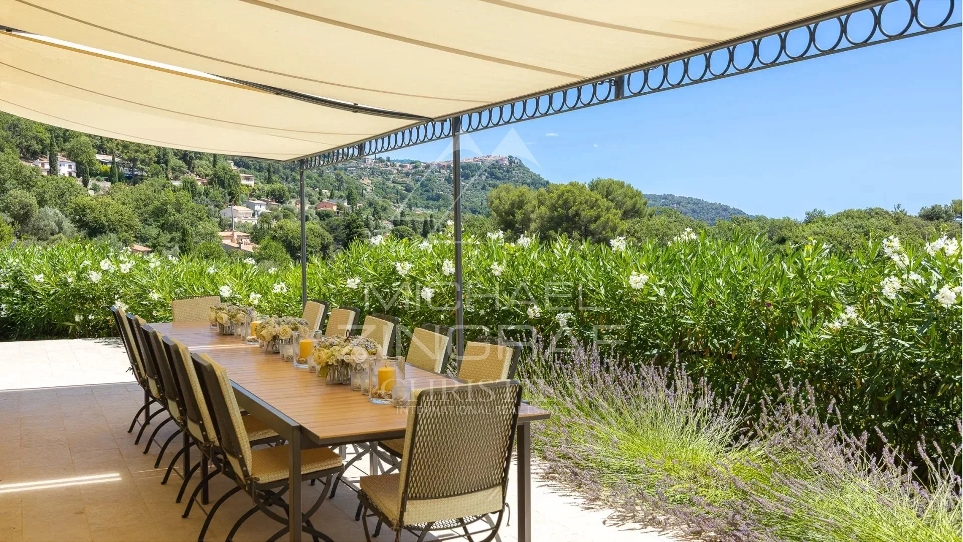 Villa familiale avec vue panoramique dans un domaine résidentiel - 12