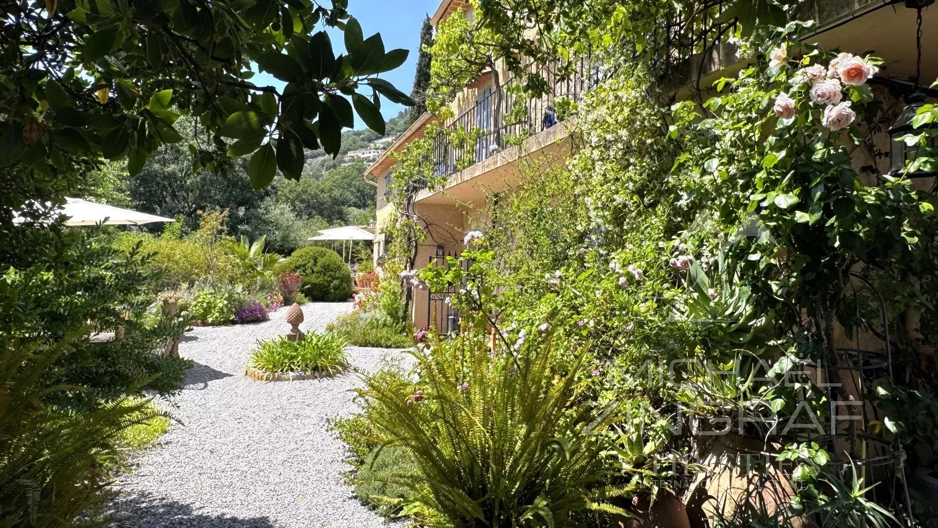 Charmant mas du 18e avec piscine et vue mer - 2