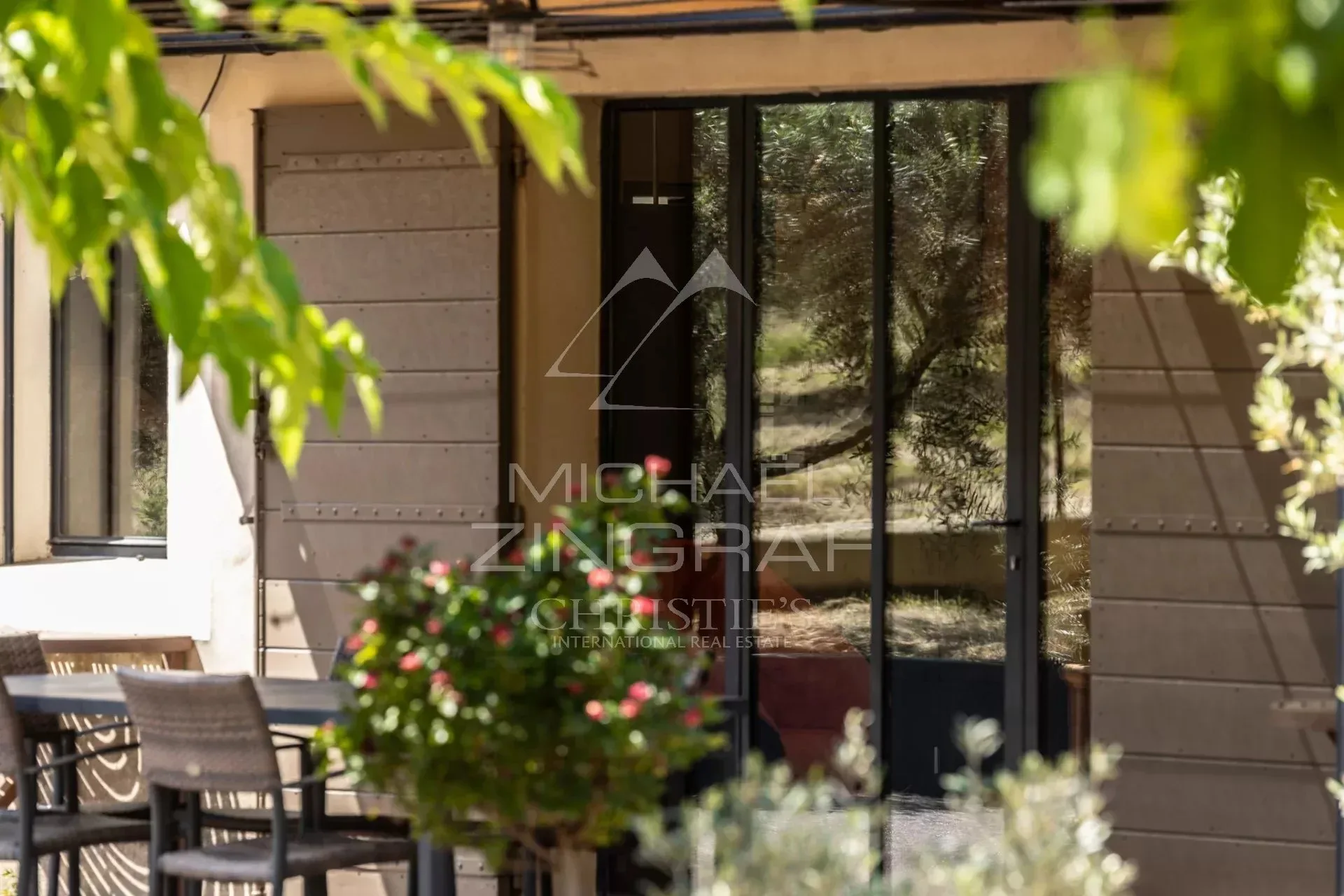 Exclusivité - Oppède - Belle maison de hameau aux vues exceptionnelles et à deux pas des commerces