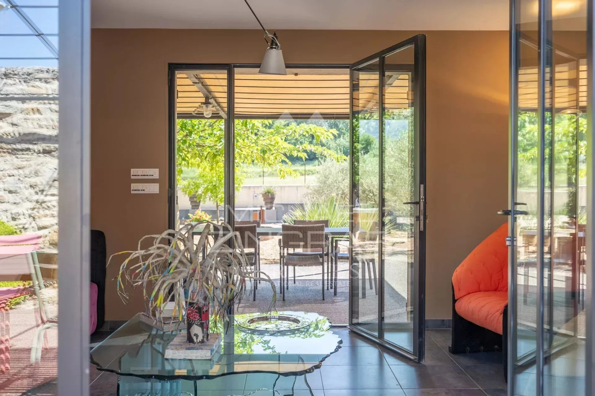 Exclusivité - Oppède - Belle maison de hameau aux vues exceptionnelles et à deux pas des commerces - 2