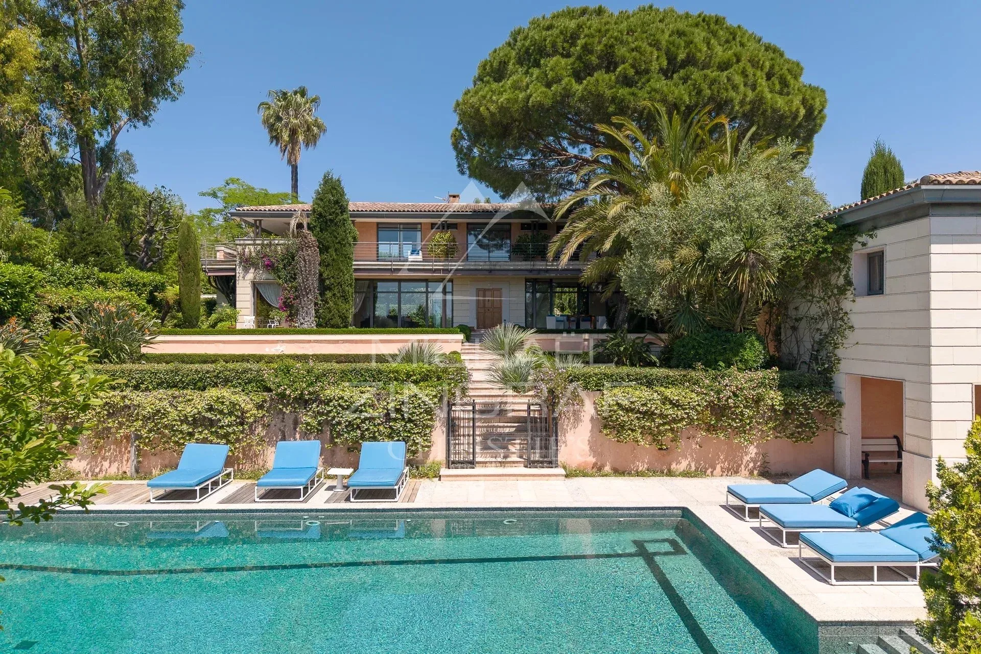 Cap d’Antibes – Élégance contemporaine dans un domaine privé et sécurisé - 4