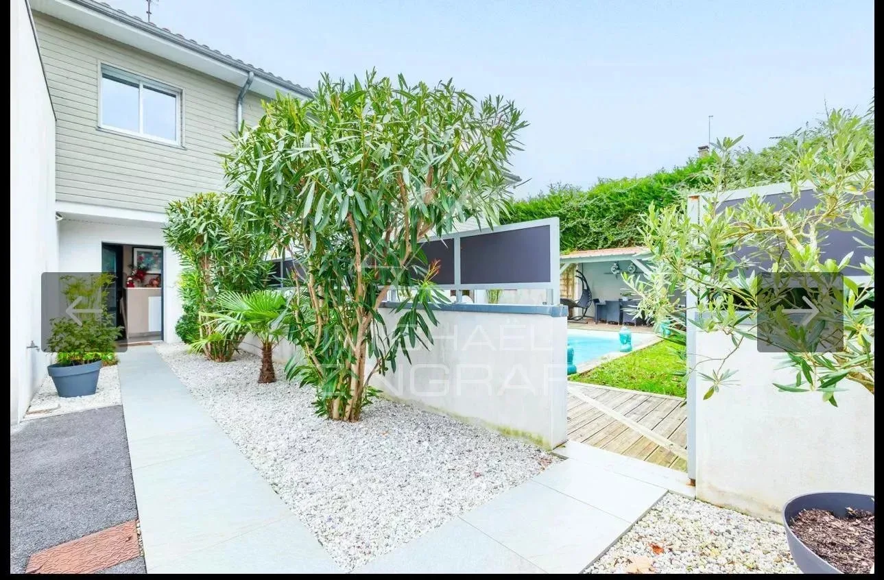 Appartement T4 lumineux avec piscine privative - 8