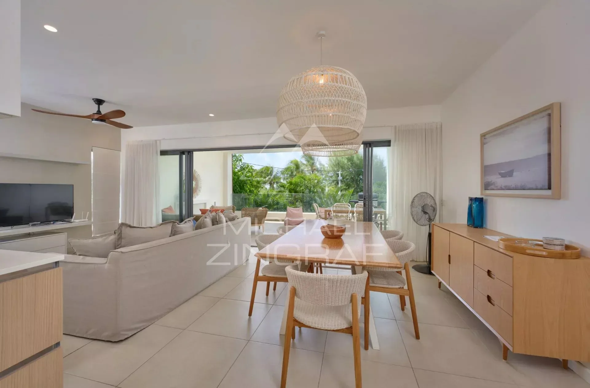 Élégant Appartement de 3 Chambres dans une Résidence Sécurisée à Pointe aux Canonniers - 4