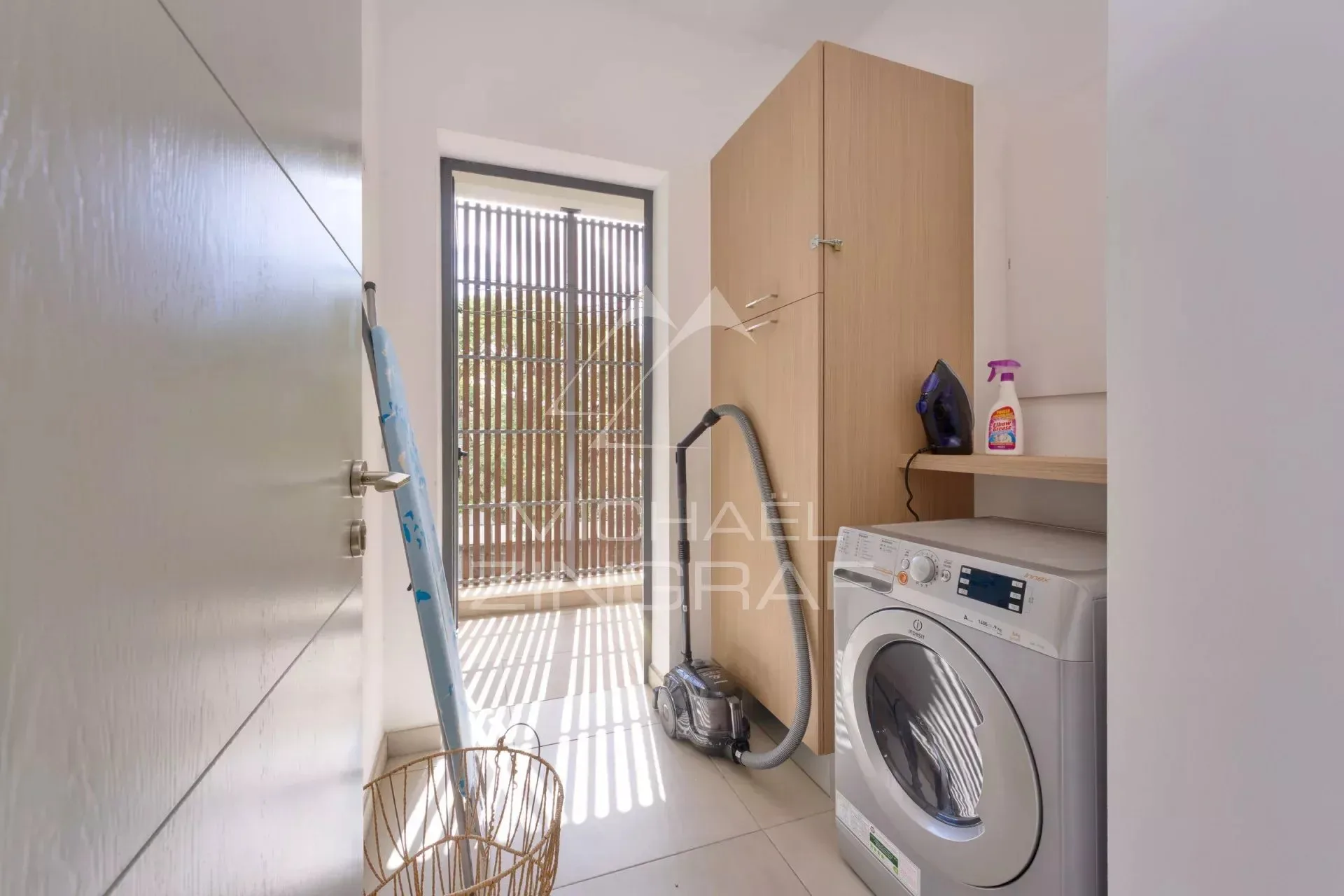 Élégant Appartement de 3 Chambres dans une Résidence Sécurisée à Pointe aux Canonniers - 28