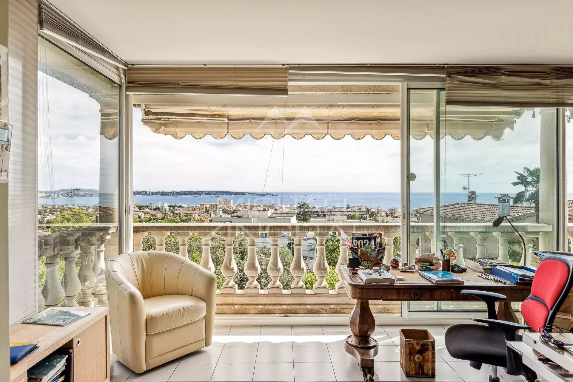 GOLFE JUAN - VUE PANORAMIQUE MER - DUPLEX - 4